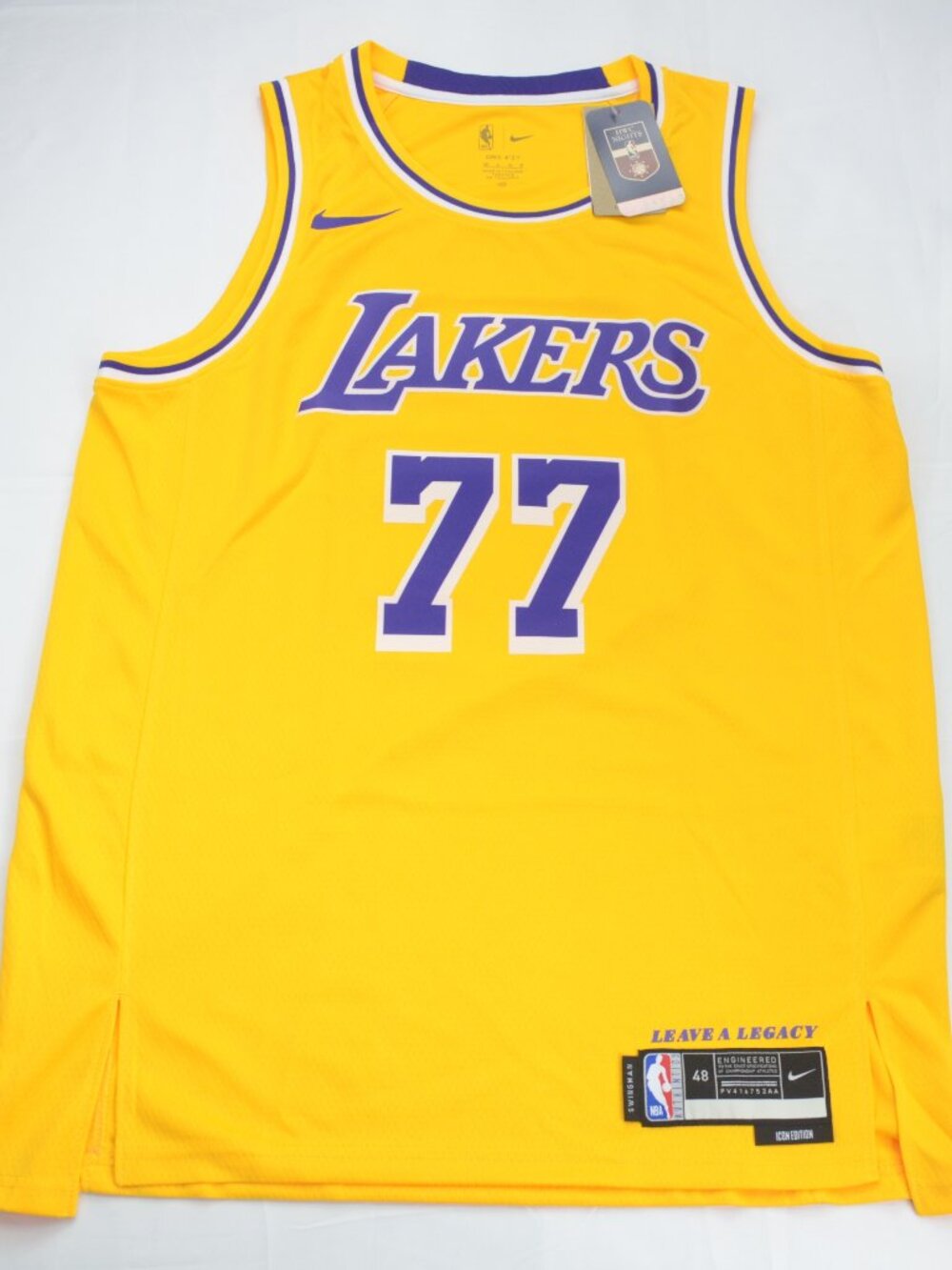 LA Lakers Gold NBA Swingman Jersey Icon Edition Luka Doncic #77 Size Large - NEW